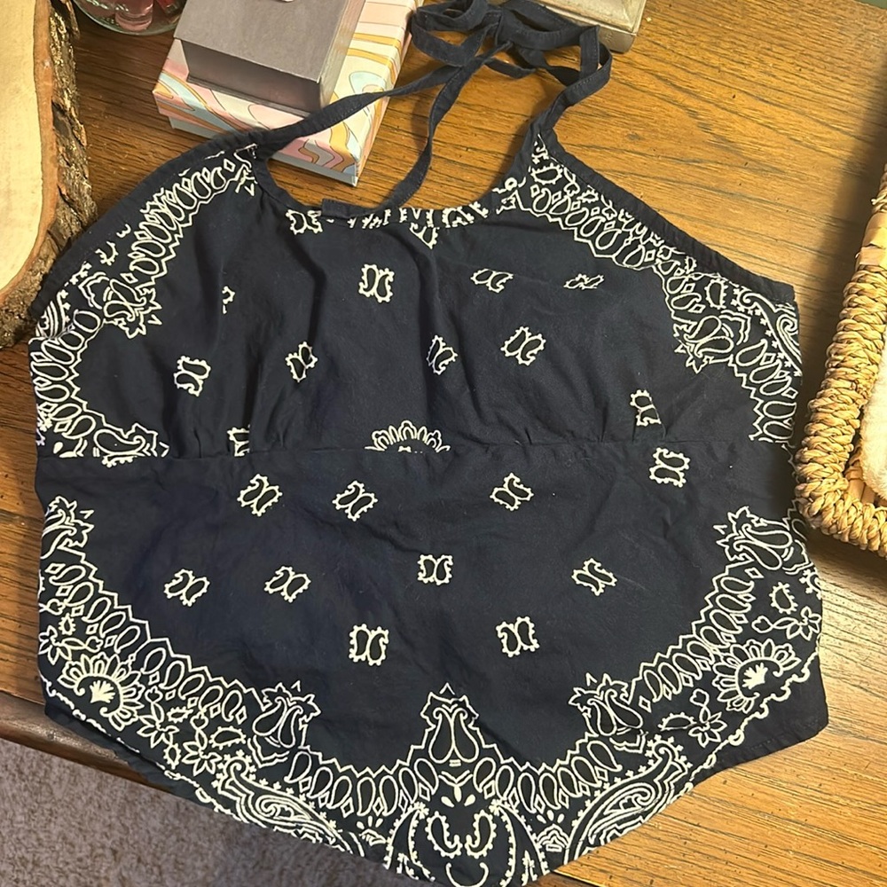 Women’s halter top early 2000’s style
